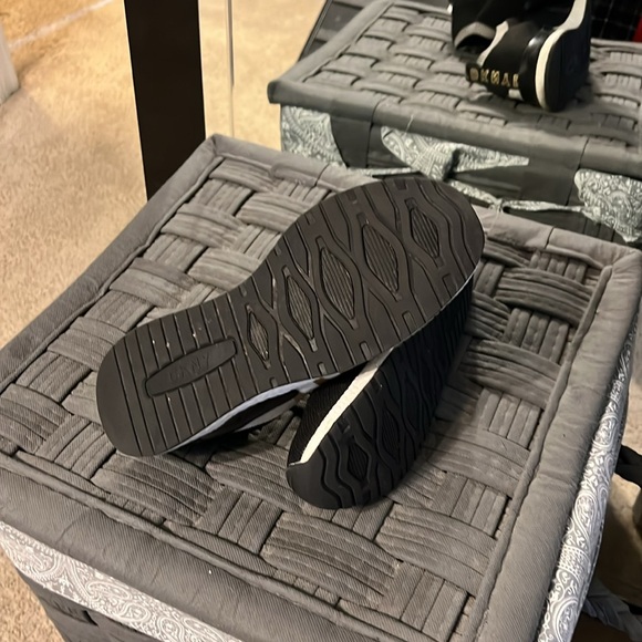 DKNY Donna Karen men’s slip on sneakers - Picture 4 of 5